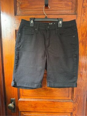 Universal Thread Black Rolled-Cuff Bermuda Shorts- size 31- size 12